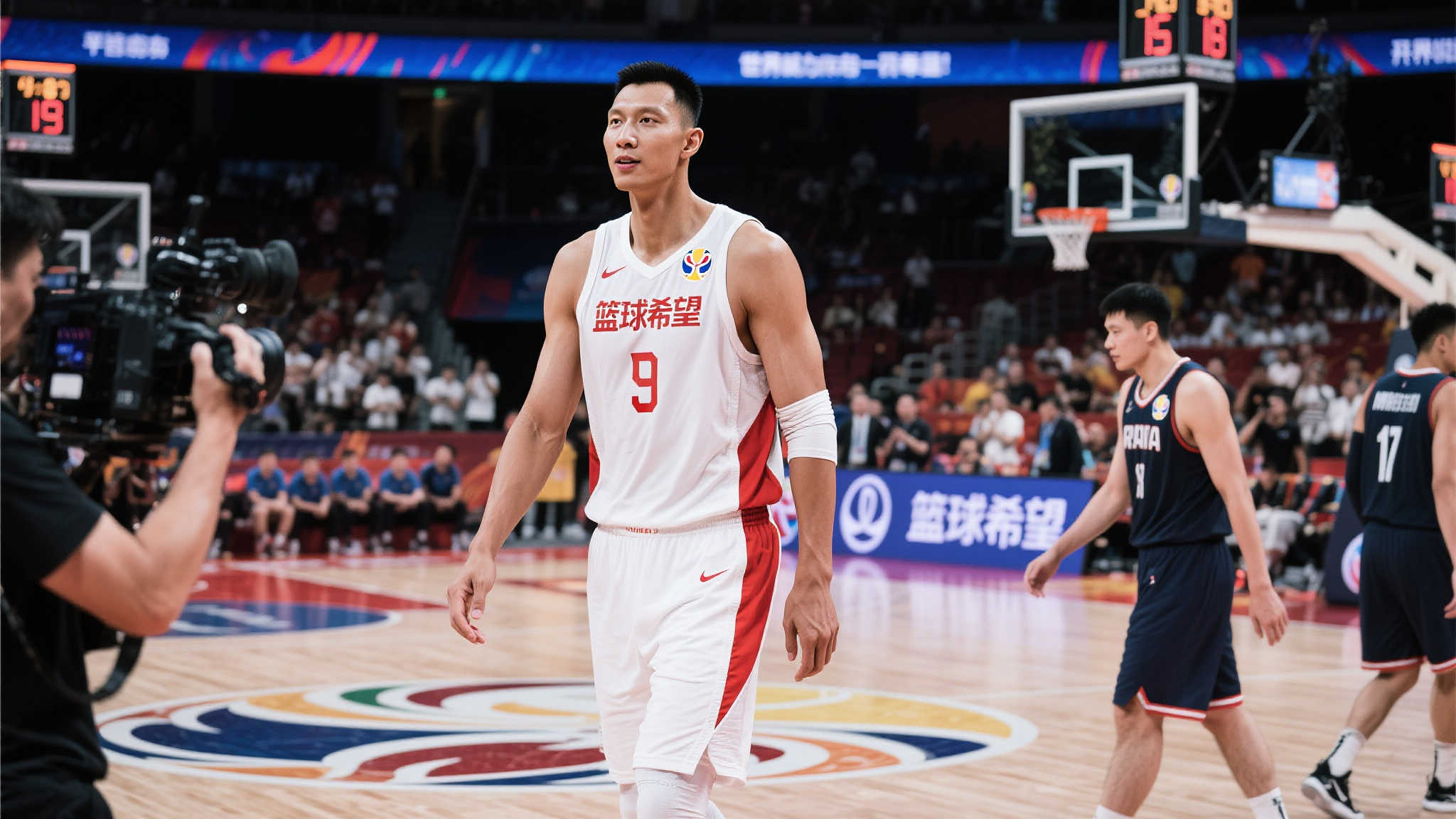 易建联专题片下架早有端倪,三大迹象透露玄机 第二,需要考虑的是易建联本身具有一种相对低调且专注